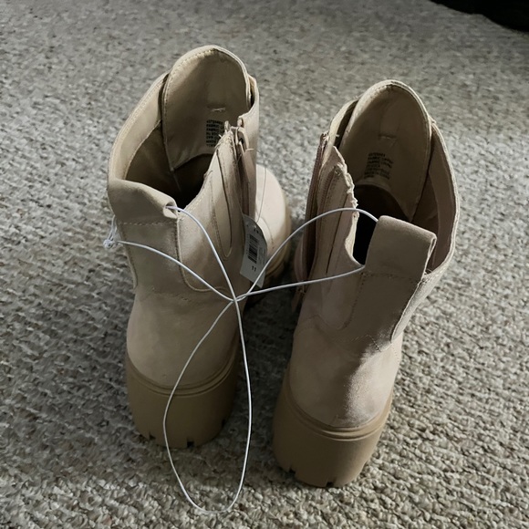 Torrid Front Zip Chelsea Bootie (Wide Width) - Picture 4 of 5